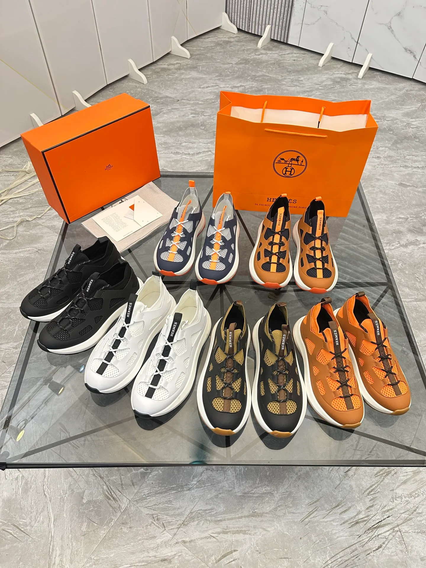 Men's shoes for sale 💰: 💰P660¥ High-end top quality Product trademark: Hermes *"Hermès*" low-top casual shoes Regular size: 38-45 (can be customized to 46) Product materials: upper imported first-layer cowhide stitched with original fabric, original rubber sheet, breathable lining, cowhide foot pads, original outsole. No.: 001